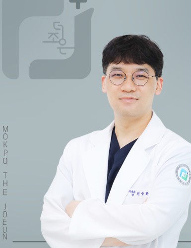 전충환 원장 (소화기내과 전문의)